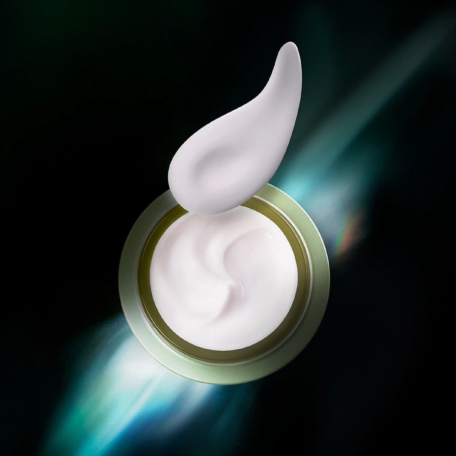 Future Solution LX: Legendary Enmei Ultimate Radiance Eye Cream