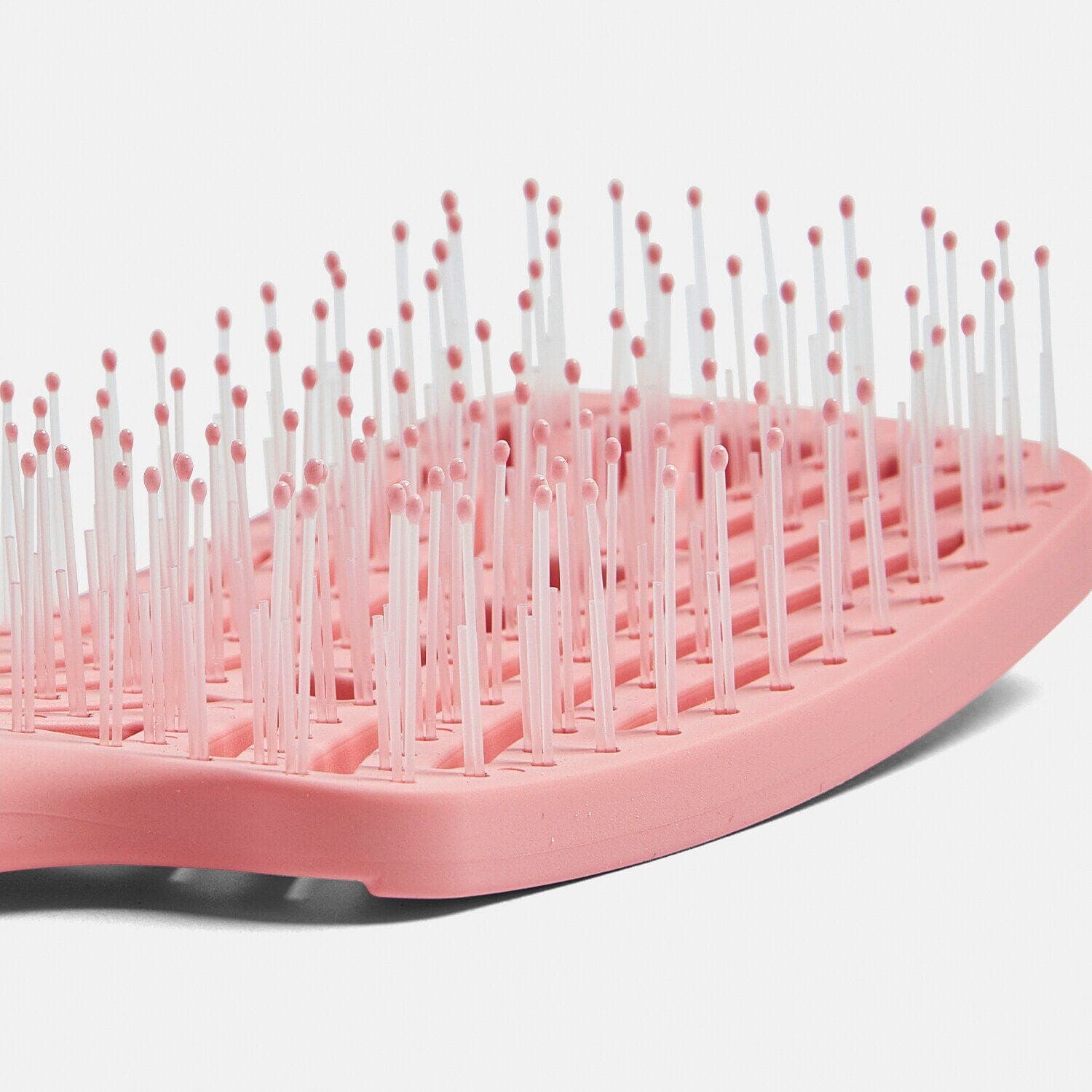 Beauty Works X HUDA Detangle Brush