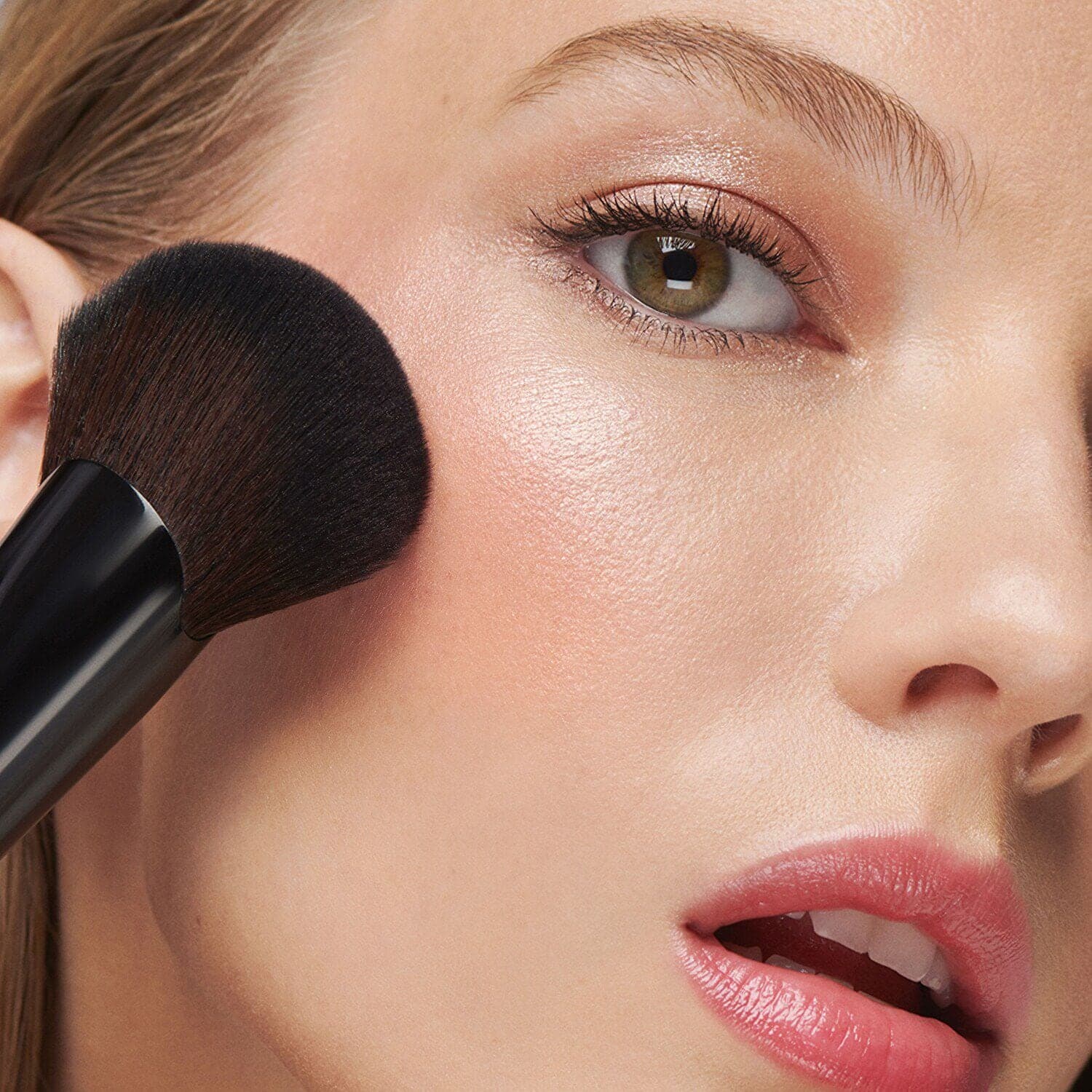 HIGHLIGHTING POWDER