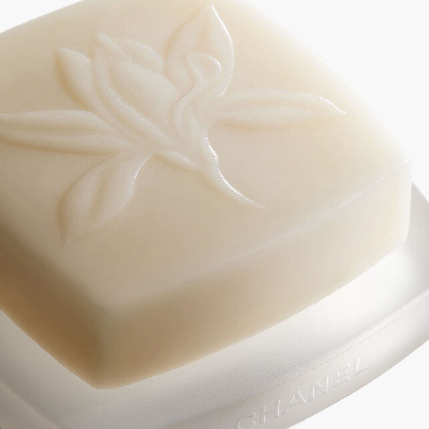 CHANEL SUBLIMAGE - Delicate Facial Cleansing Soap