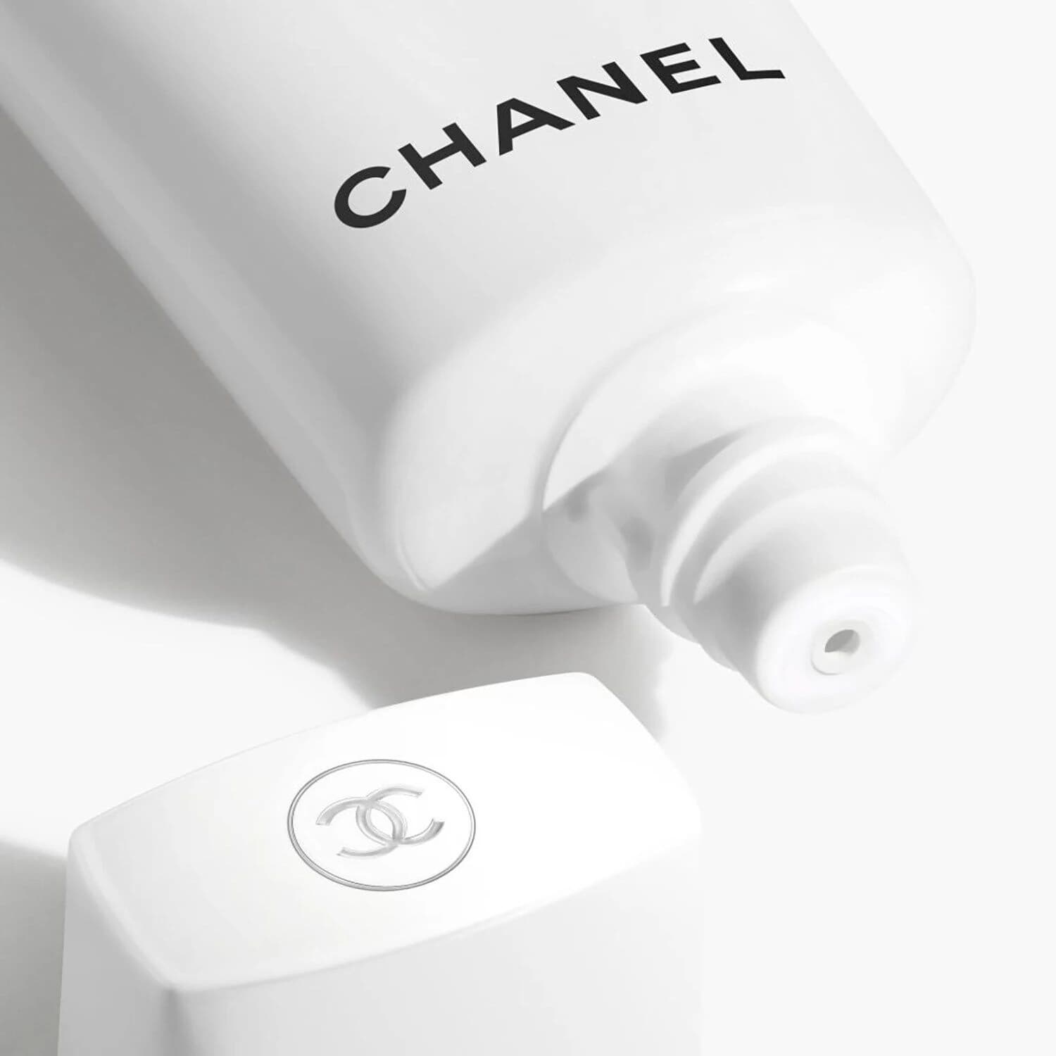 Uv Essentiel Complete Uv Protection Sunscreen Spf 50