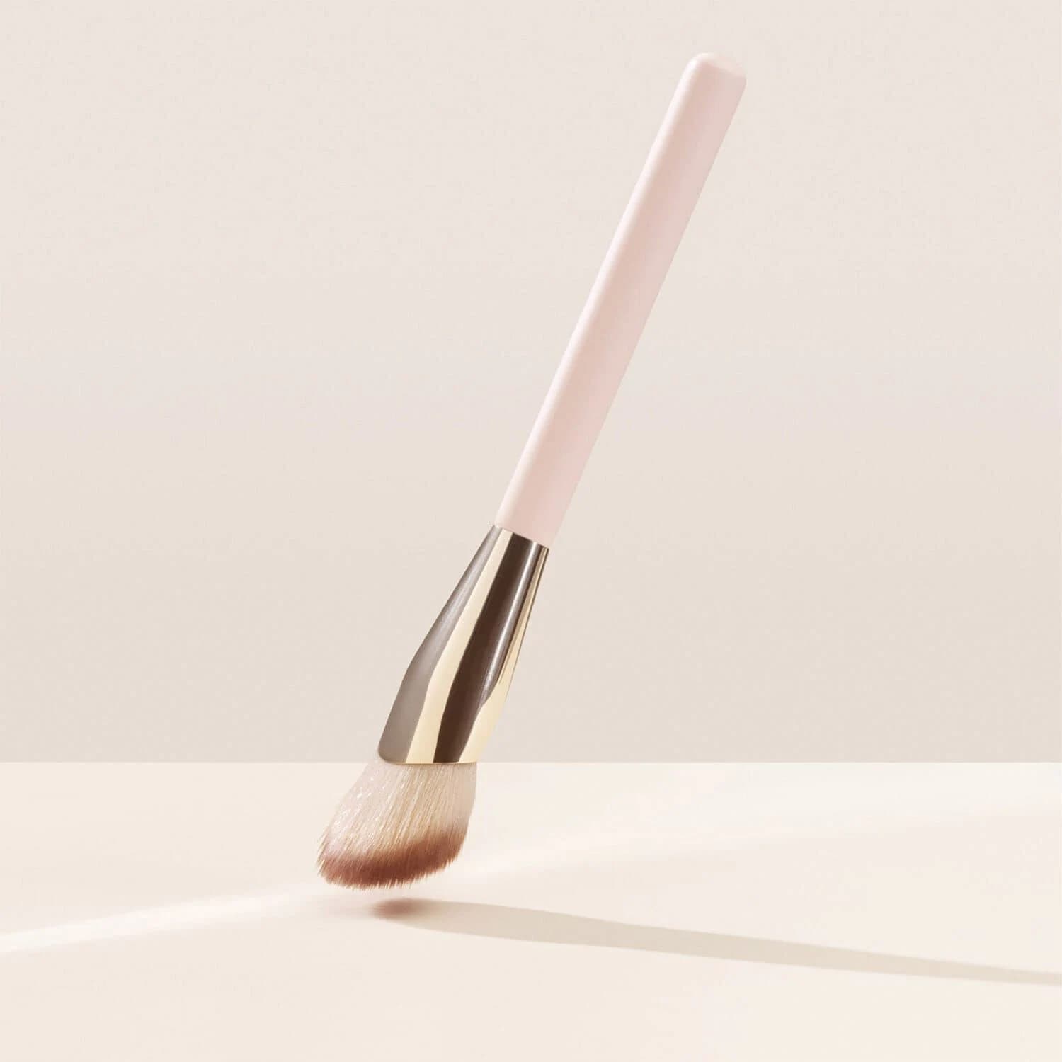 SOFT PINCH LIQUID BLUSH BRUSH