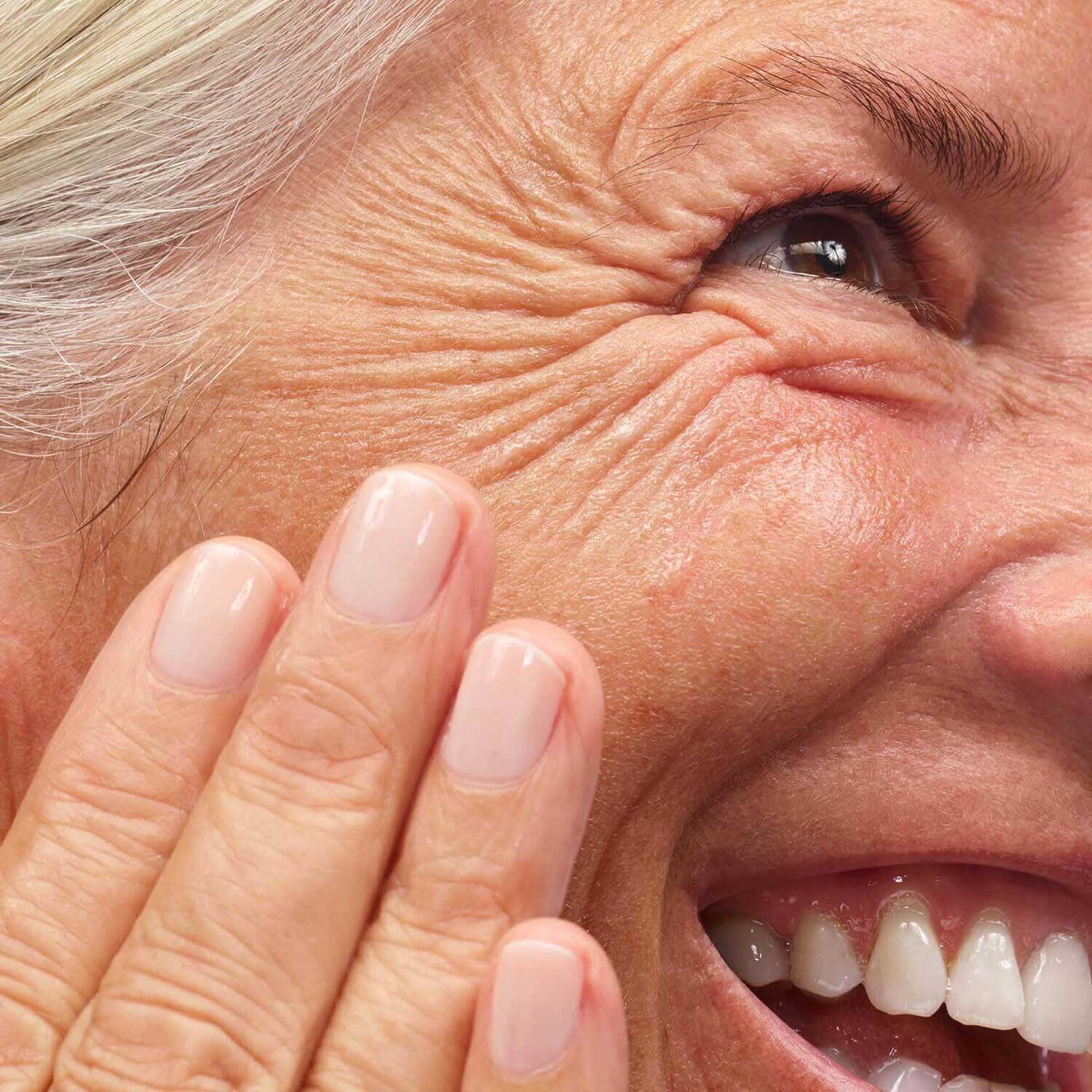 Super Glow Vitamin C Brightening Face Serum