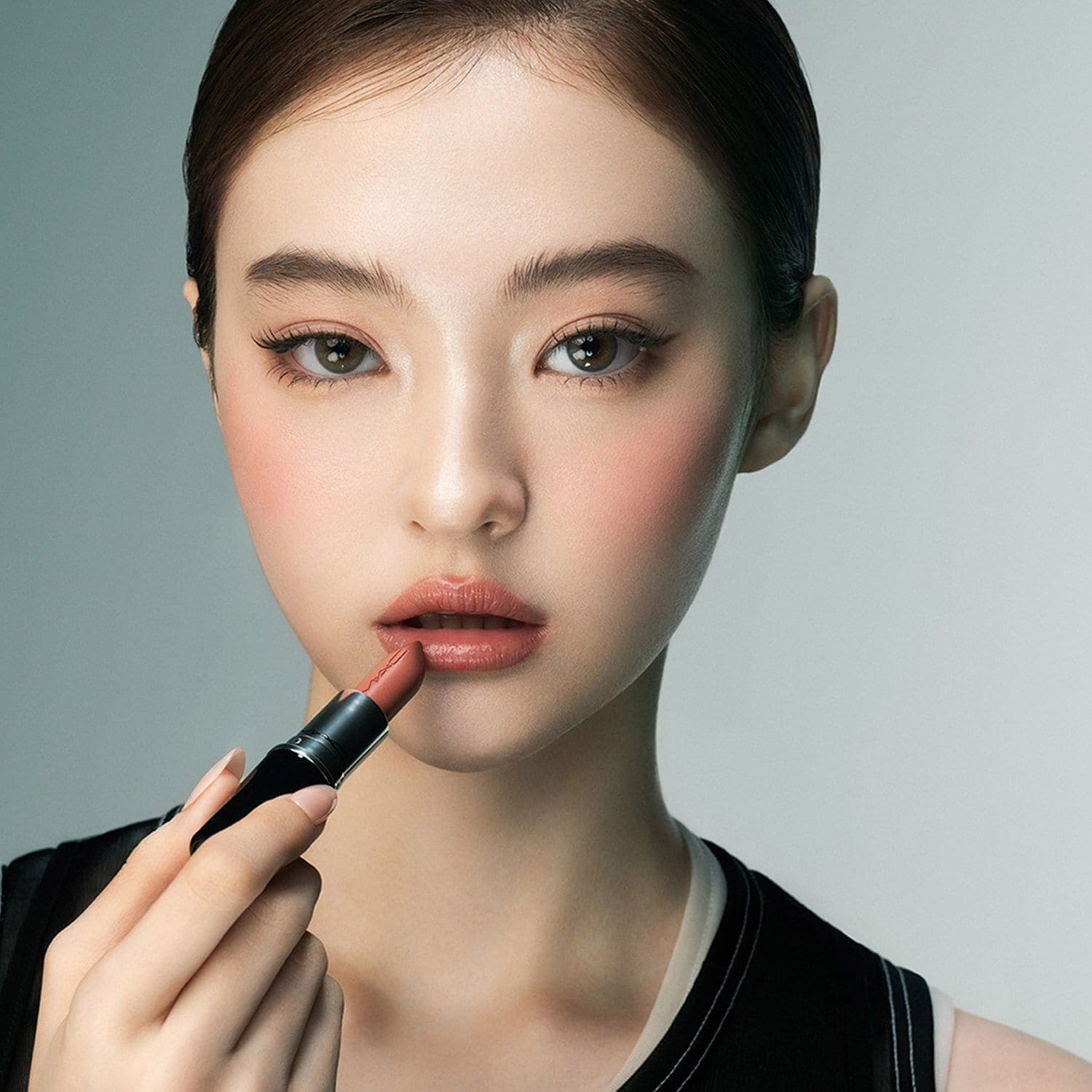 Lustreglass Sheer-Shine Lipstick