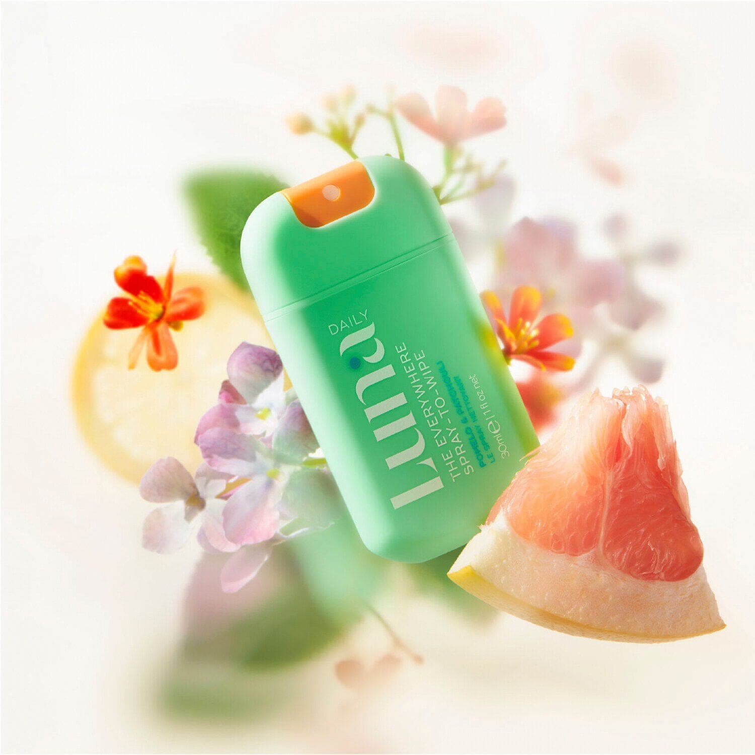 The Everywhere Spray-to-Wipe - Body Cleansing Spray Pomelo + Patchouli