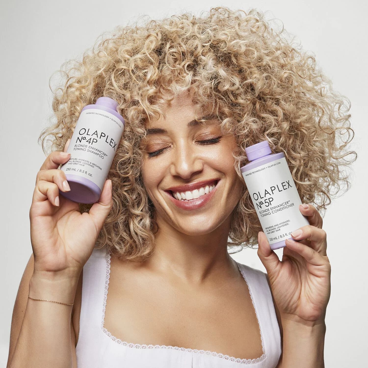 Nº.4P Blonde Enhancer™ Toning Shampoo